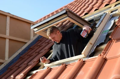 Pose de fenêtres de toit Velux à Montbizot